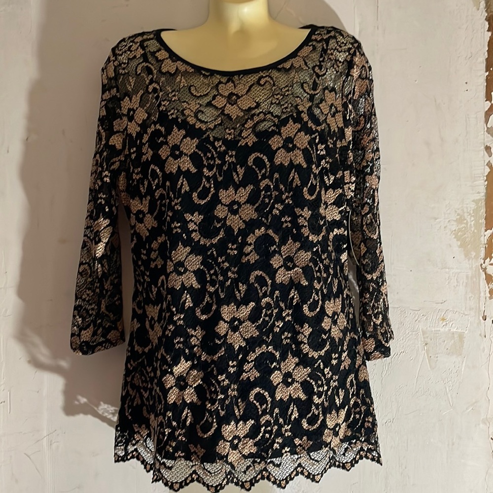 Ladies 3/4 sleeve lace top